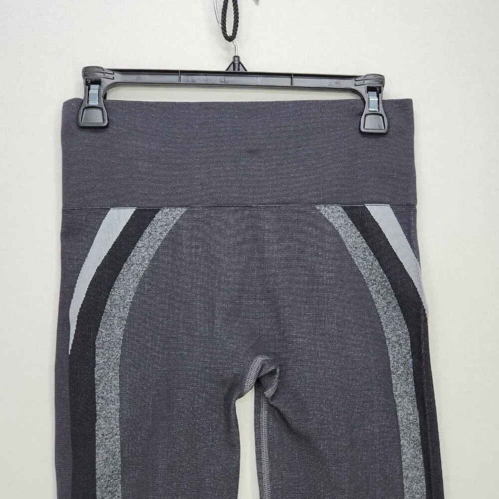 Spanx® Seamless Leggings Compression Track Stripe in Graphite Dust Size Medium - Picture 5 of 13